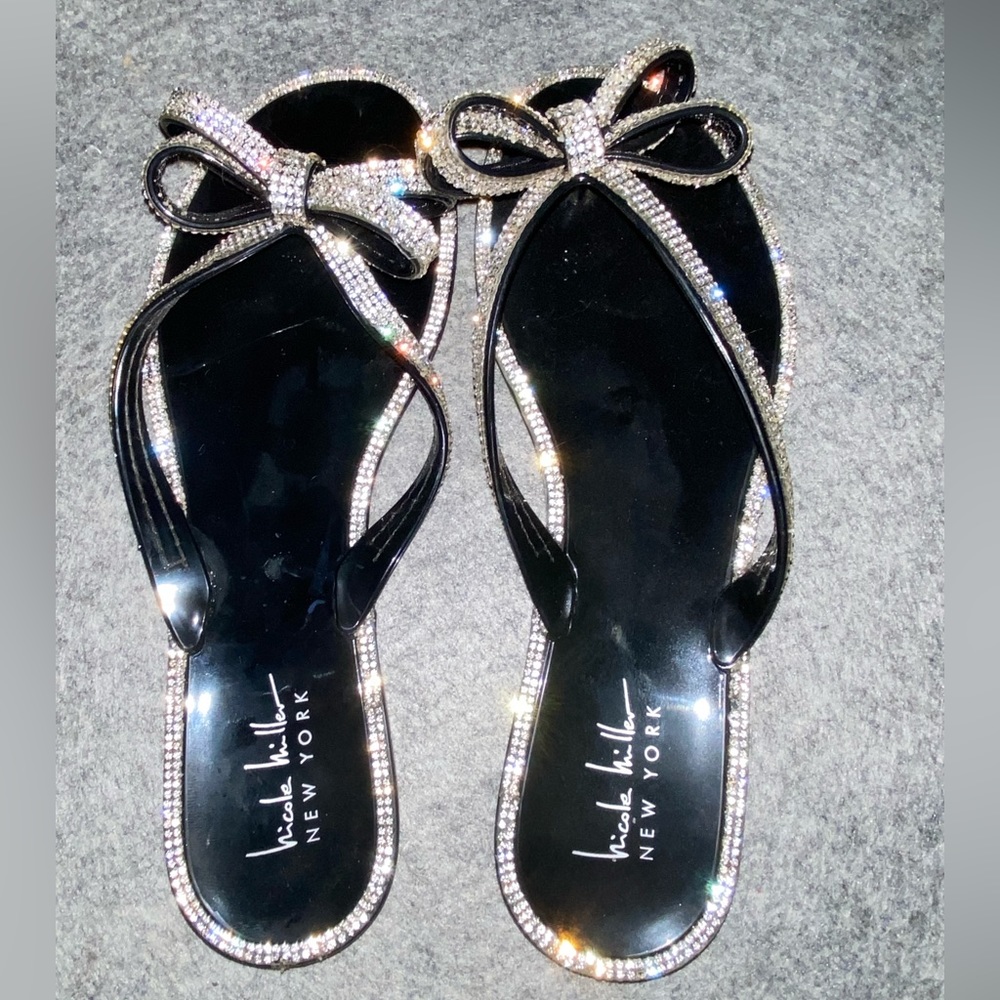 nicole Miller flip flops